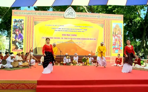 Sắc màu nghi lễ văn hóa Chăm