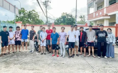 Cần Thơ: Triệt phá điểm cá độ bóng đá qua mạng, 14 người bị bắt quả tang tại quán cà phê