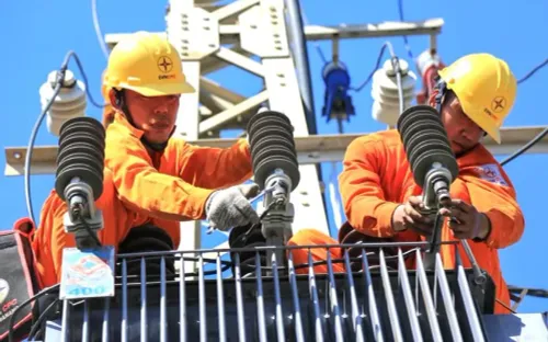 Nhu cầu tiêu thụ điện lập đỉnh mới rồi giảm mạnh sau mưa, hệ thống điện vẫn vận hành ổn định