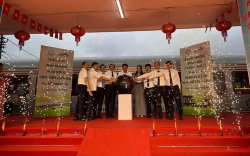 Chính thức vận hành đôi tàu đường sắt kết nối Bệnh viện Bạch Mai tới cơ sở 2 tại Phủ Lý