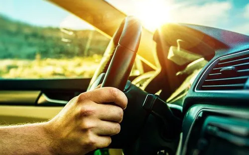 Nắng nóng khiến ô tô như "lò nung", cẩn thận những vị trí có thể gây bỏng khi mở cửa
