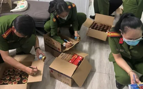 Khởi tố đường dây sản xuất nước yến giả quy mô lớn, mỗi ngày tung ra tới 15.000 sản phẩm