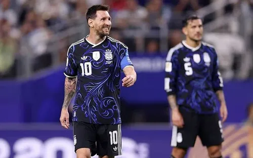 Siêu phẩm của Messi giúp Argentina toàn thắng vòng bảng, thiết lập kỷ lục mới tại World Cup