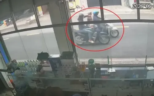 Giật dây chuyền của người phụ nữ rồi nhờ mẹ mang đi bán, nam thanh niên bị công an bắt giữ