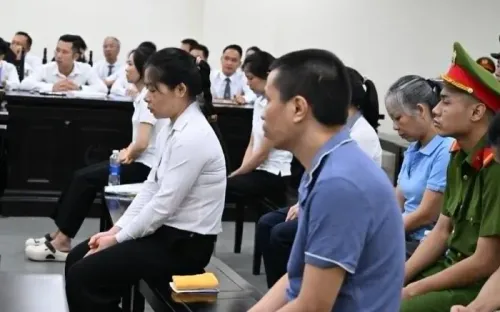 Hoãn xét xử vợ chồng Giám đốc Herbitech trong vụ sản xuất thực phẩm bảo vệ sức khỏe giả