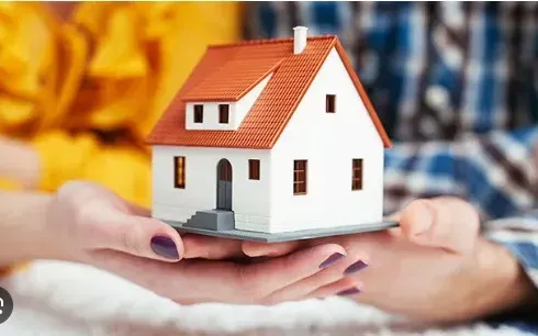 Người chỉ có một nhà hoặc một thửa đất ở được miễn thuế thu nhập cá nhân khi chuyển nhượng nếu đủ điều kiện