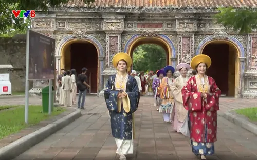 Bách Hoa Bộ Hành lan tỏa Việt phục, tiếp nối giá trị văn hóa truyền thống