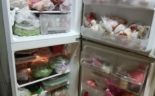 Đừng để tủ lạnh thành “ổ vi khuẩn”: Thói quen tích trữ thực phẩm đang âm thầm đe dọa sức khỏe cả gia đình