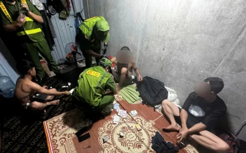 Hà Nội: Bắt quả tang 4 người đánh bạc trong tầng hầm công trường sau tin báo của người dân