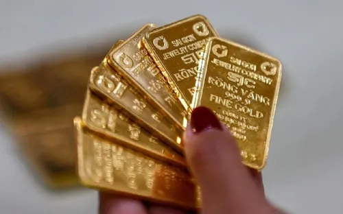 Giá vàng lao dốc trong tuần, người mua có thể lỗ gần 6 triệu đồng mỗi lượng