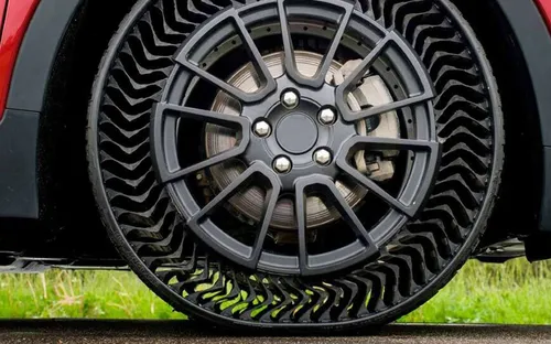 Lốp không hơi của Bridgestone chính thức lăn bánh sau 18 năm phát triển, mở ra tương lai không còn nỗi lo thủng lốp