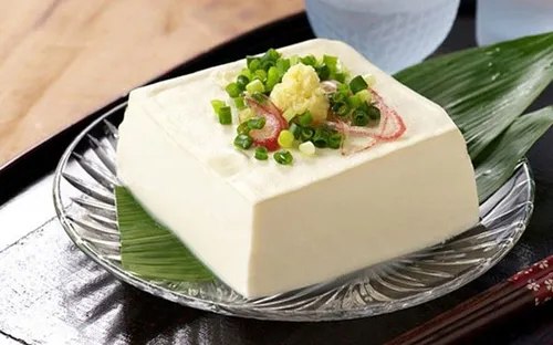 Ăn đậu phụ có giúp giảm cholesterol? Chuyên gia giải đáp lợi ích bất ngờ của món ăn quen thuộc