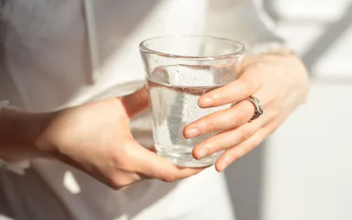 Tại sao uống đủ nước lại tốt cho đường hô hấp? Ít ai biết đây là "lá chắn" tự nhiên giúp bảo vệ phổi