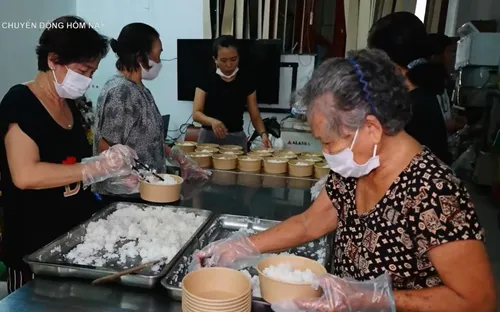 Bếp cơm 0 đồng, ấm lòng người khó khăn