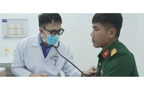 Tiêm miễn phí vắc xin phòng não mô cầu cho cán bộ, chiến sĩ làm nhiệm vụ đặc biệt