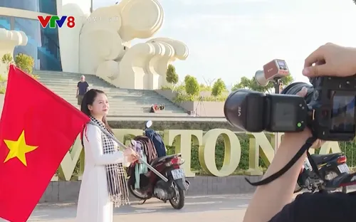 Khi lá cờ đi vào đời sống