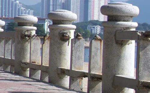 Lan can ven biển Nha Trang xuống cấp, cần bảo đảm an toàn cho người dân và du khách