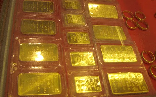 Giá vàng trong nước cao hơn thế giới gần 7 triệu đồng/lượng