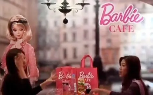 Ghé thăm quán cà phê Barbie đầu tiên trên thế giới