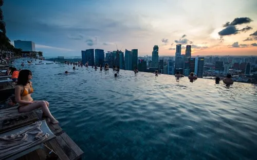 Hút mắt những hồ bơi "chơi vơi" nhất thế giới