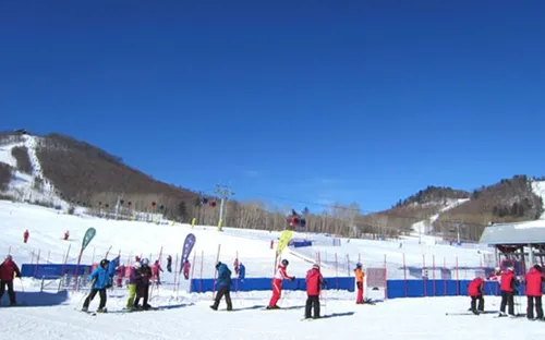 Thăm khu nghỉ mát trượt tuyết mới tại Trung Quốc