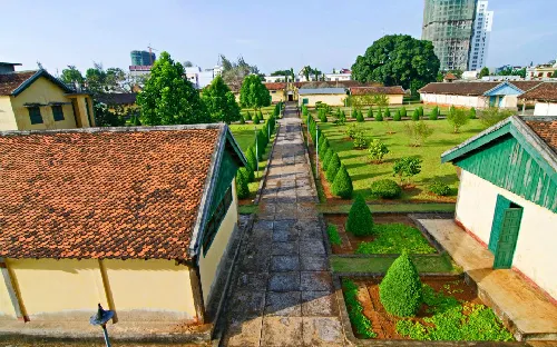 8 nhà tù hút khách tham quan ở Việt Nam