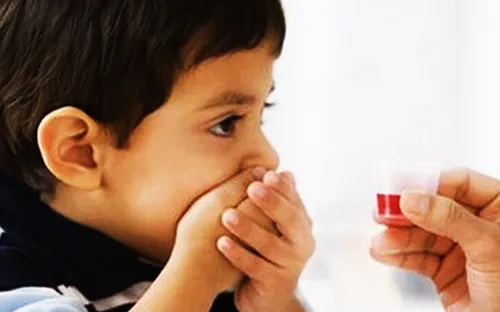 Làm gì khi trẻ sợ uống thuốc