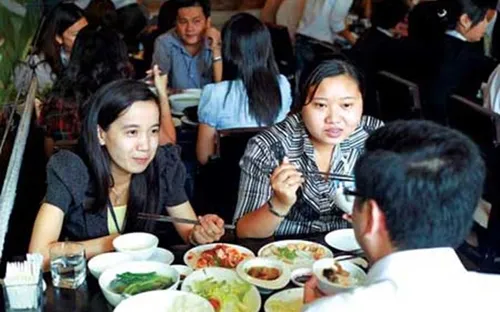 Đừng ăn trưa quá muộn