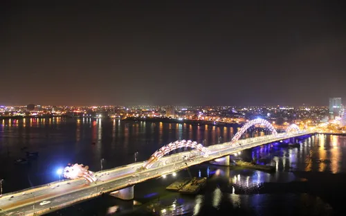 Đà Nẵng: Du khách háo hức trước giờ trình diễn pháo hoa 