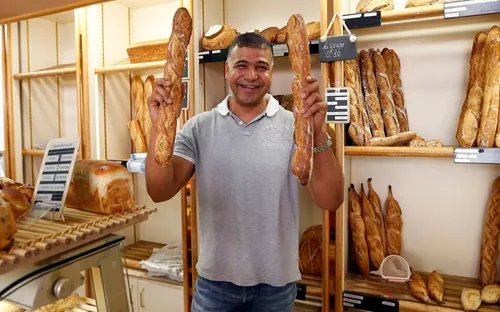 Pháp: 200 người tham gia cuộc thi làm bánh mì baguette 