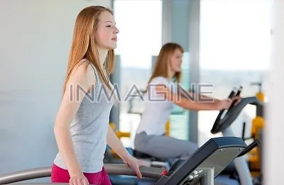 Tập thể dục giúp bạn gái tuổi teen nữ tính hơn