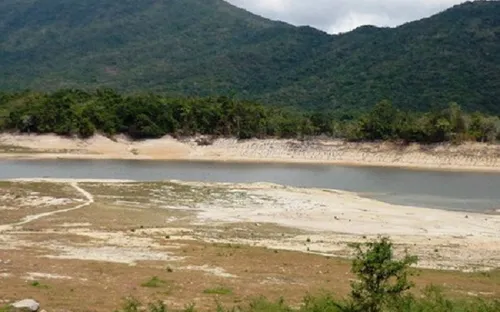 Bình Định: Hạn nặng, 140 hồ chứa nước khô kiệt 