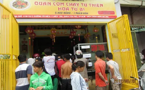 Tri ân quán cơm từ thiện giá 5.000 tại Sài Gòn