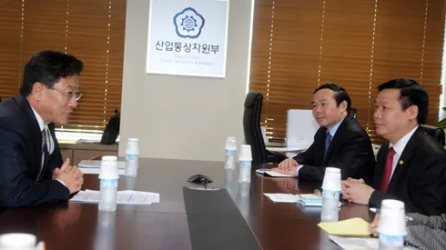 Đoàn cấp cao Ban Kinh tế Trung ương Việt Nam thăm Hàn Quốc