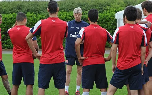 Arsenal tập luyện chuẩn bị cho trận gặp Việt Nam