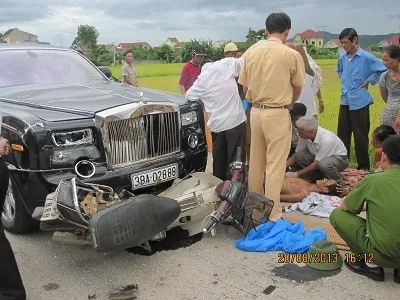 Siêu xe Rolls – Royce Phantom 40 tỷ đâm chết người