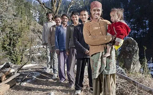 Thiếu nữ Ấn Độ cưới cả 5 anh em ruột