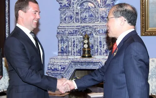Chủ tịch QH Nguyễn Sinh Hùng hội kiến Thủ tướng Medvedev