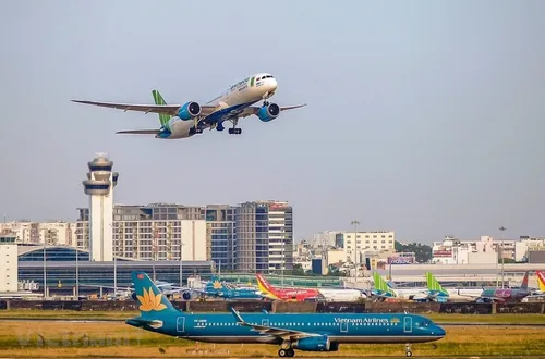 Dự kiến nâng giá vé máy bay khi giá nhiên liệu tăng cao