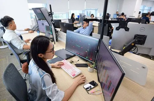 Thanh khoản thị trường chứng khoán giảm mạnh