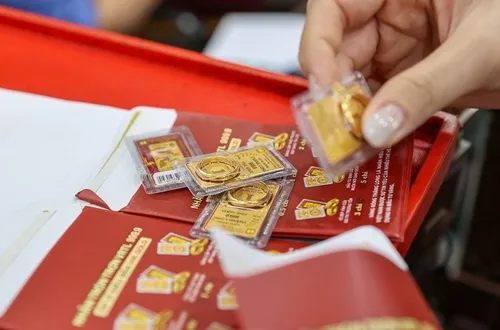 Giá vàng hôm nay (17-4): Vàng trong nước giảm gần 2,5 triệu đồng/lượng