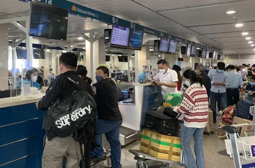 Giá vé máy bay tăng cao, khách bay dịp 30-4 vẫn tăng tới 15%