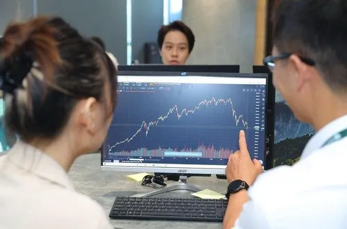 Cổ phiếu ngành năng lượng tạo sóng