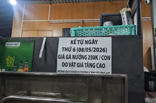 Từ quán cơm đến cà phê lề đường đều than khó giữ giá bán như cũ
