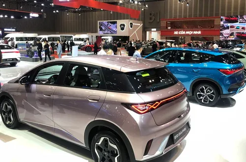 Thị trường ô tô quay đầu giảm sau cú bứt tốc tháng 3
