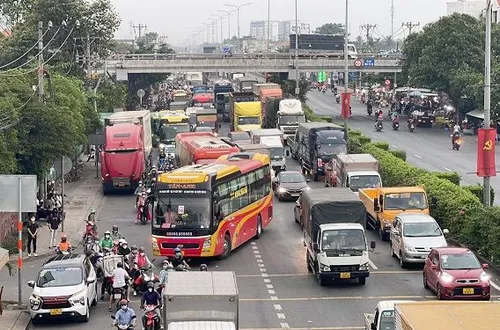 Doanh nghiệp ngành vận tải lo "đứt gãy" chuỗi hoạt động khi bị cấm giờ