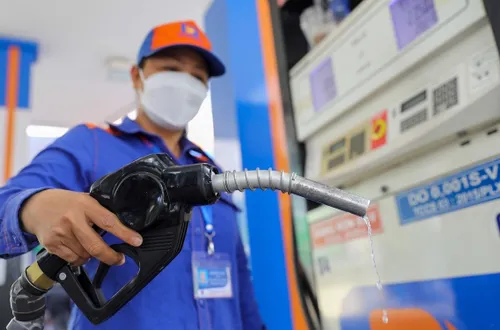 Giá xăng E10 giảm về mức 20.750 đồng/lít