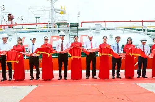 Bàn giao tàu chở khí hóa lỏng LPG 1.700m³ và tàu chở hàng tổng hợp 6.600 tấn