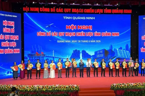 Quảng Ninh trao quyết định cho 18 dự án, tổng vốn gần 45.000 tỷ đồng