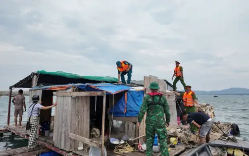 Tất cả tàu thuyền tại Cô Tô vào nơi tránh trú, di dời người dân tới điểm an toàn